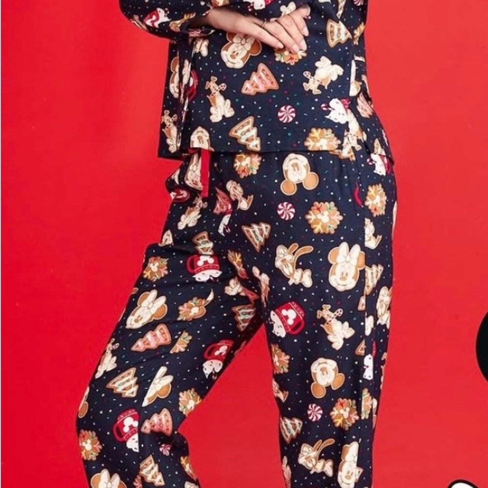 Old Navy Festive Navy men’s pjs with Holiday Print Disney print